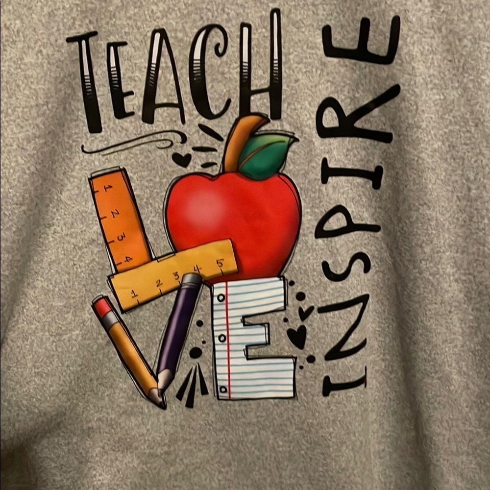 ❤️Gray and Red Short Sleeve Tee with Teach Inspire Graphic